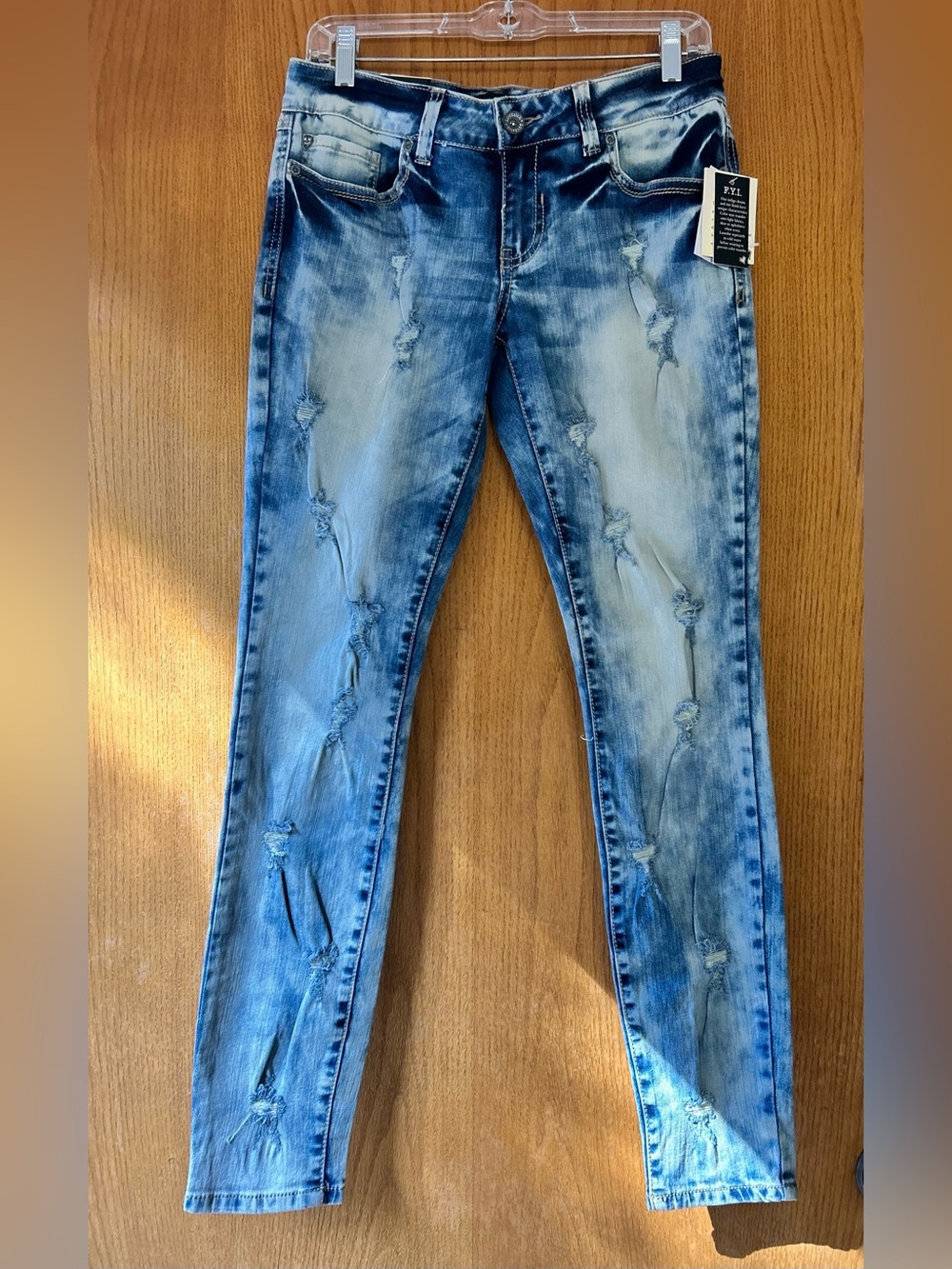 Distressed Light Blue Women's Skinny Jeans
Size 9 and the inseam is 30